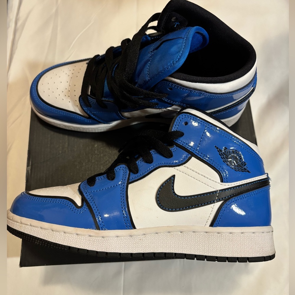 Air Jordan 1 Mid SE (GS) Signal Blue